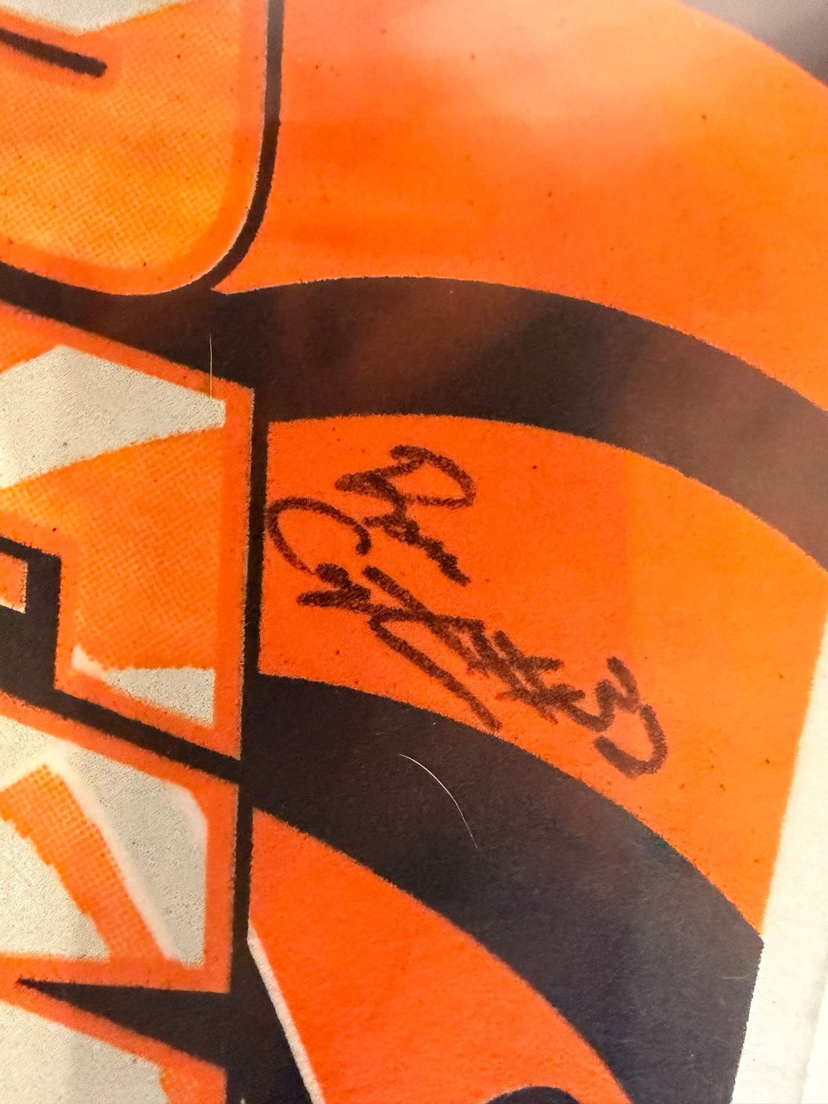 Ron Carpenter #32 signature close-up