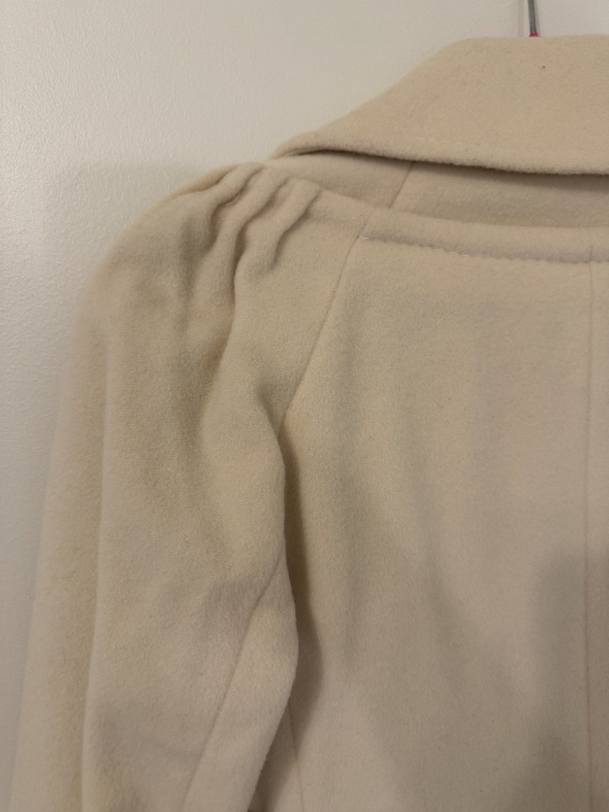 Puff shoulder close-up