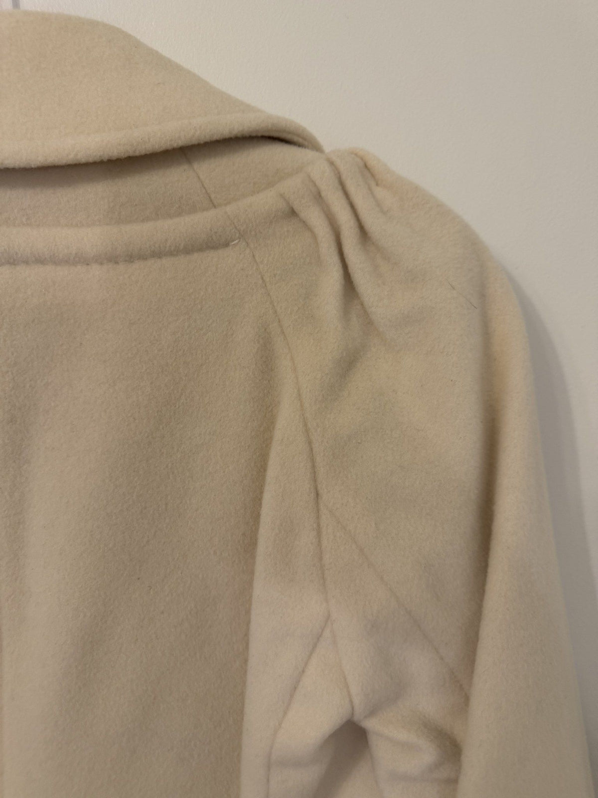 Other shoulder close-up