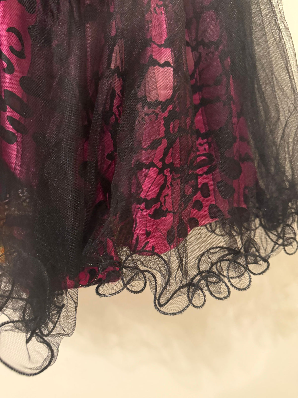 Lettuce-edge tulle hem