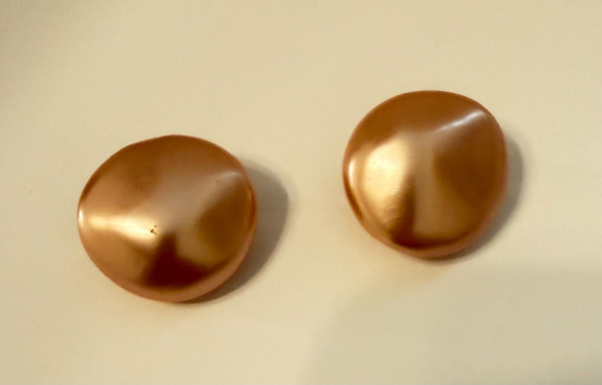 Vintage peach moonglow pearlescent dome clip-on earrings