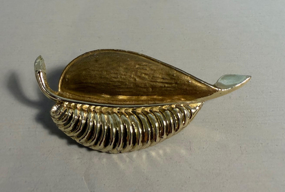 Vintage gold tone curled leaf brooch