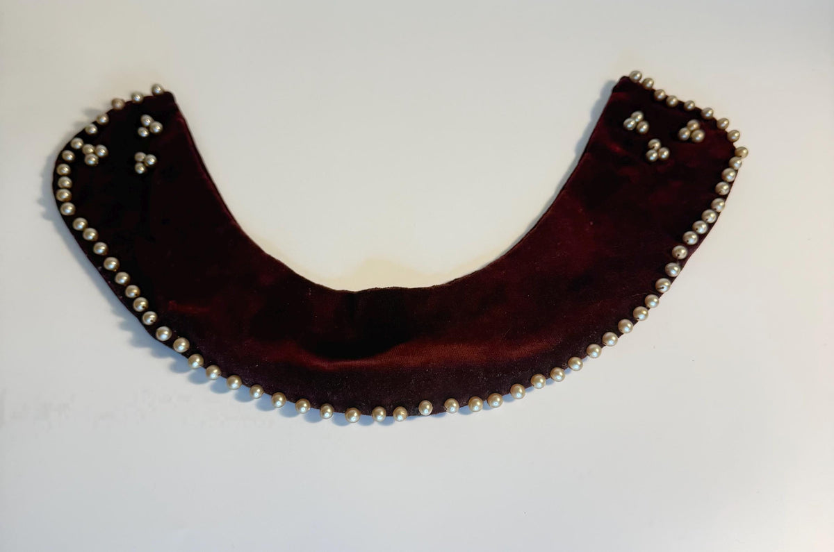 Vintage burgundy velvet faux pearl collar necklace